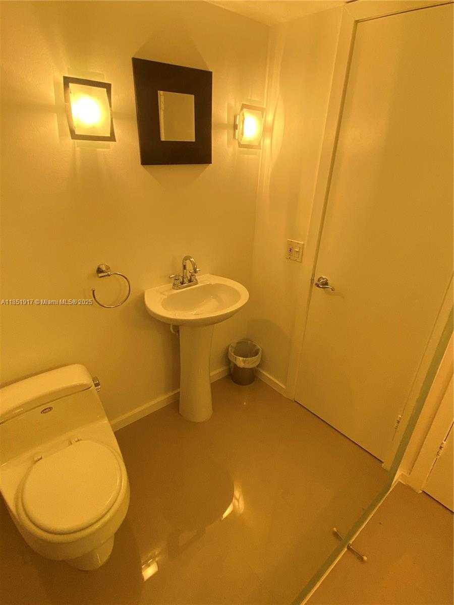 Small Image of 801 NORTH VENETIAN DRIVE #202, Miami Number 19