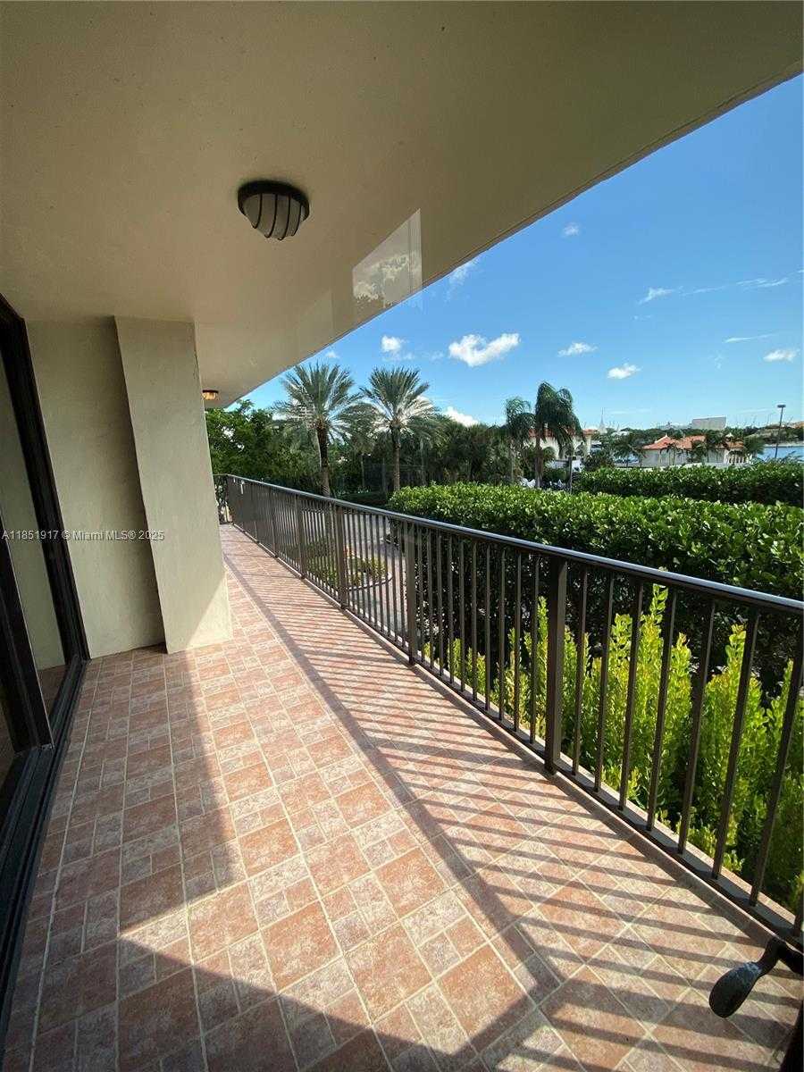 Small Image of 801 NORTH VENETIAN DRIVE #202, Miami Number 24