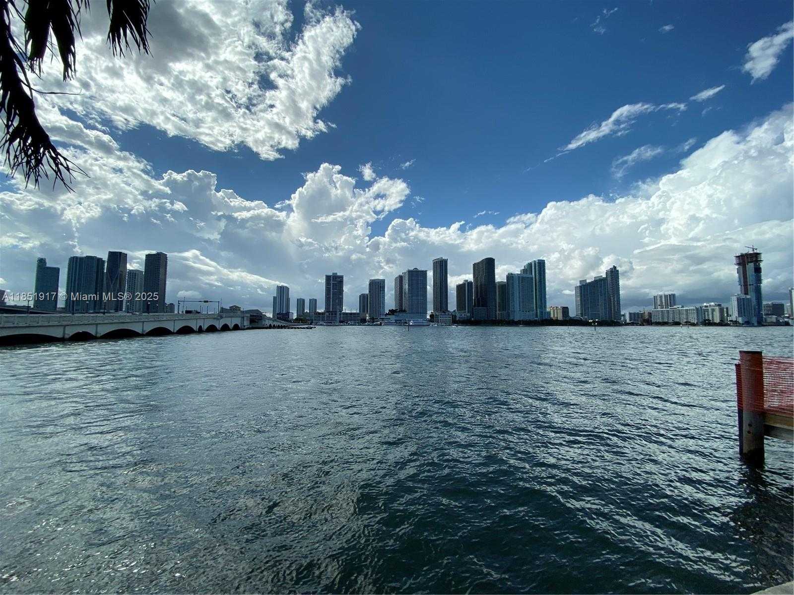 Small Image of 801 NORTH VENETIAN DRIVE #202, Miami Number 27