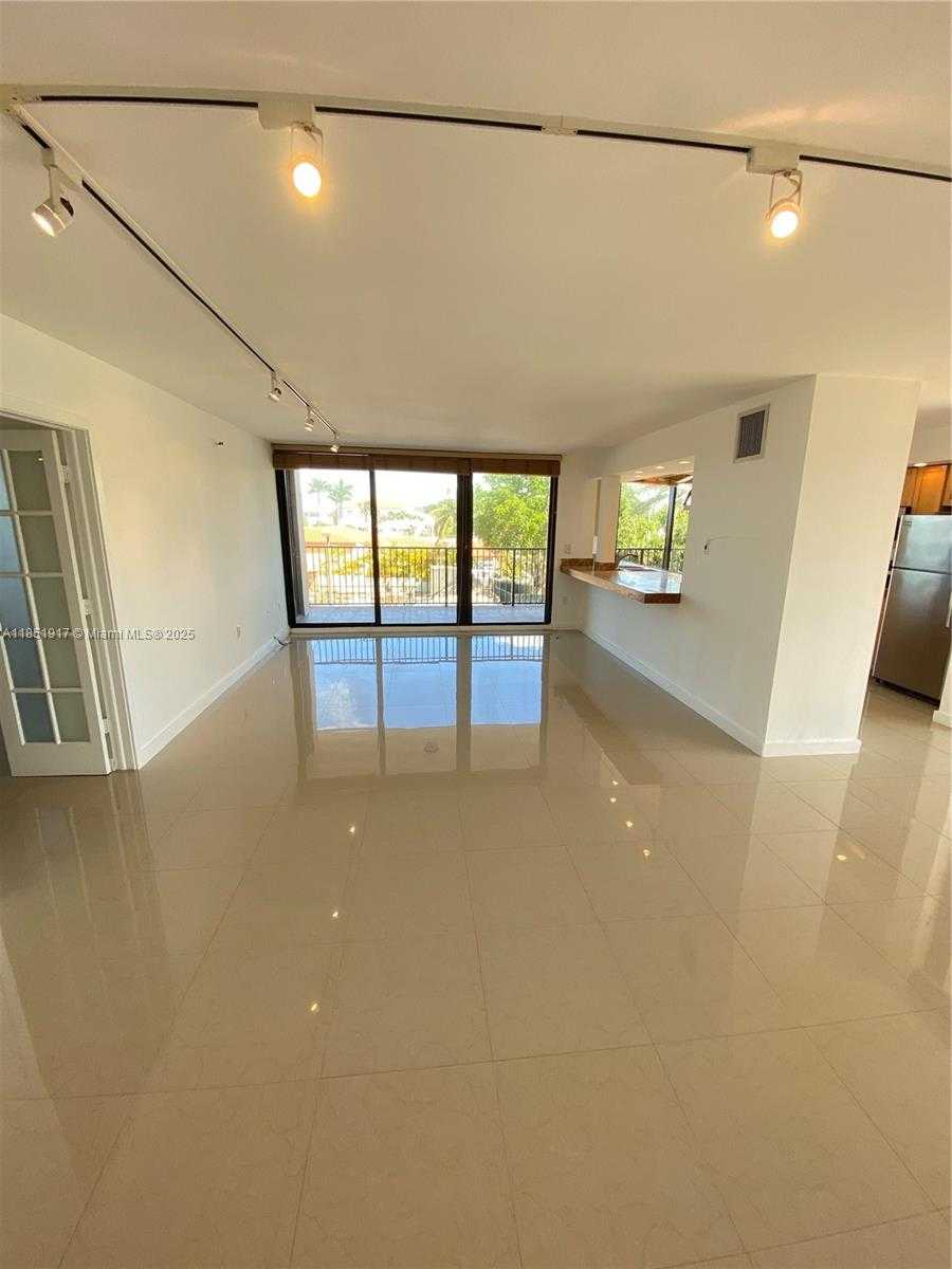 Small Image of 801 NORTH VENETIAN DRIVE #202, Miami Number 3