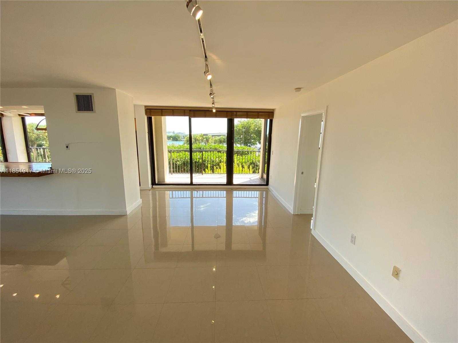 Small Image of 801 NORTH VENETIAN DRIVE #202, Miami Number 4