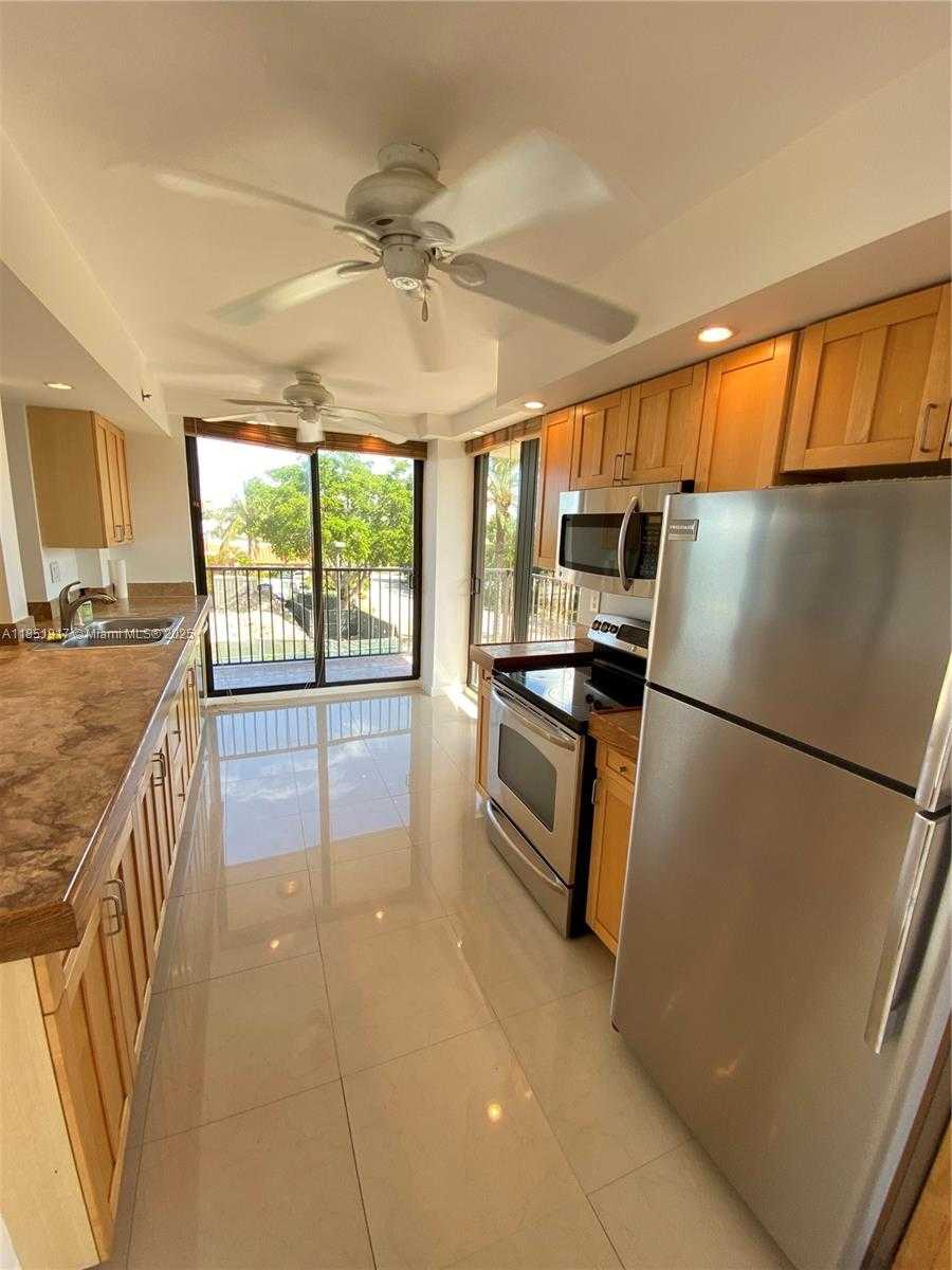 Small Image of 801 NORTH VENETIAN DRIVE #202, Miami Number 7