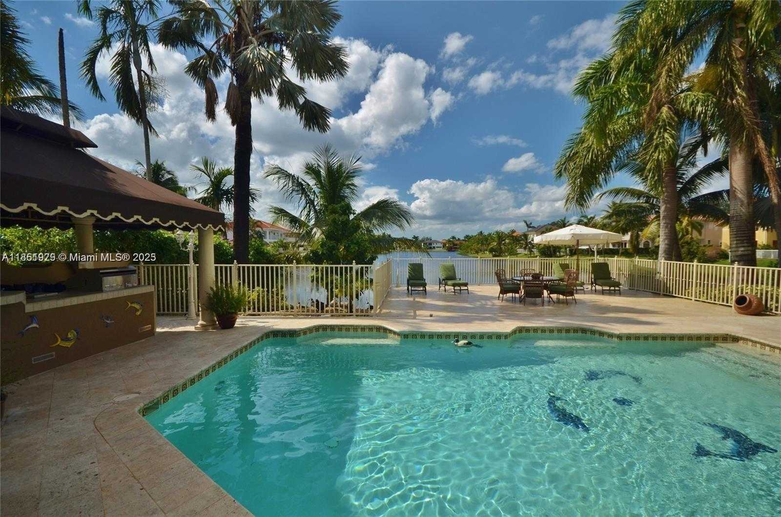 Small Image of Miami Lakes Number 21