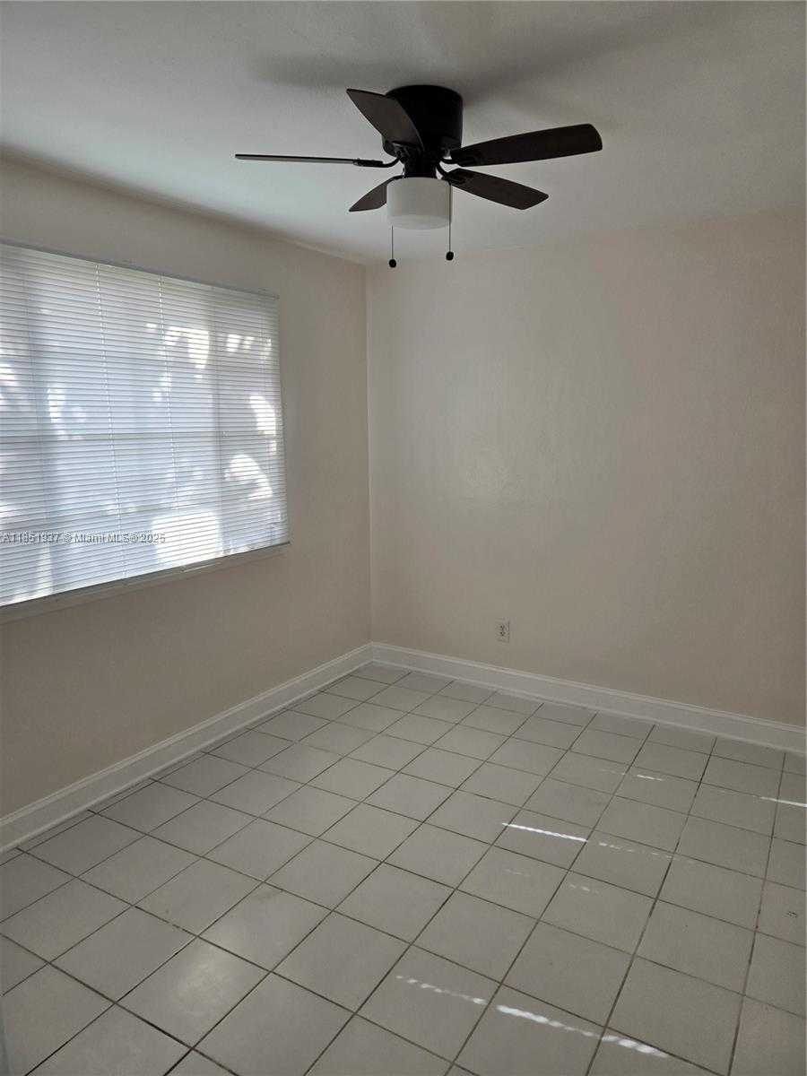 Small Image of 1718 Thomas St, Hollywood, FL 33020, USA Number 3