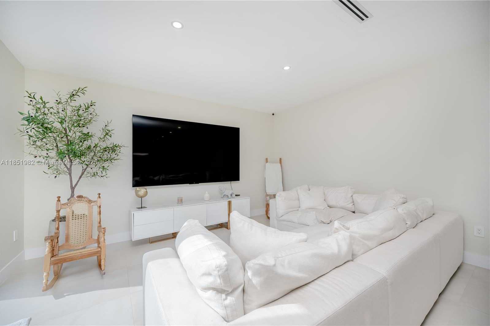 Small Image of 15282 SOUTH WEST 173RD LN, Miami Number 12