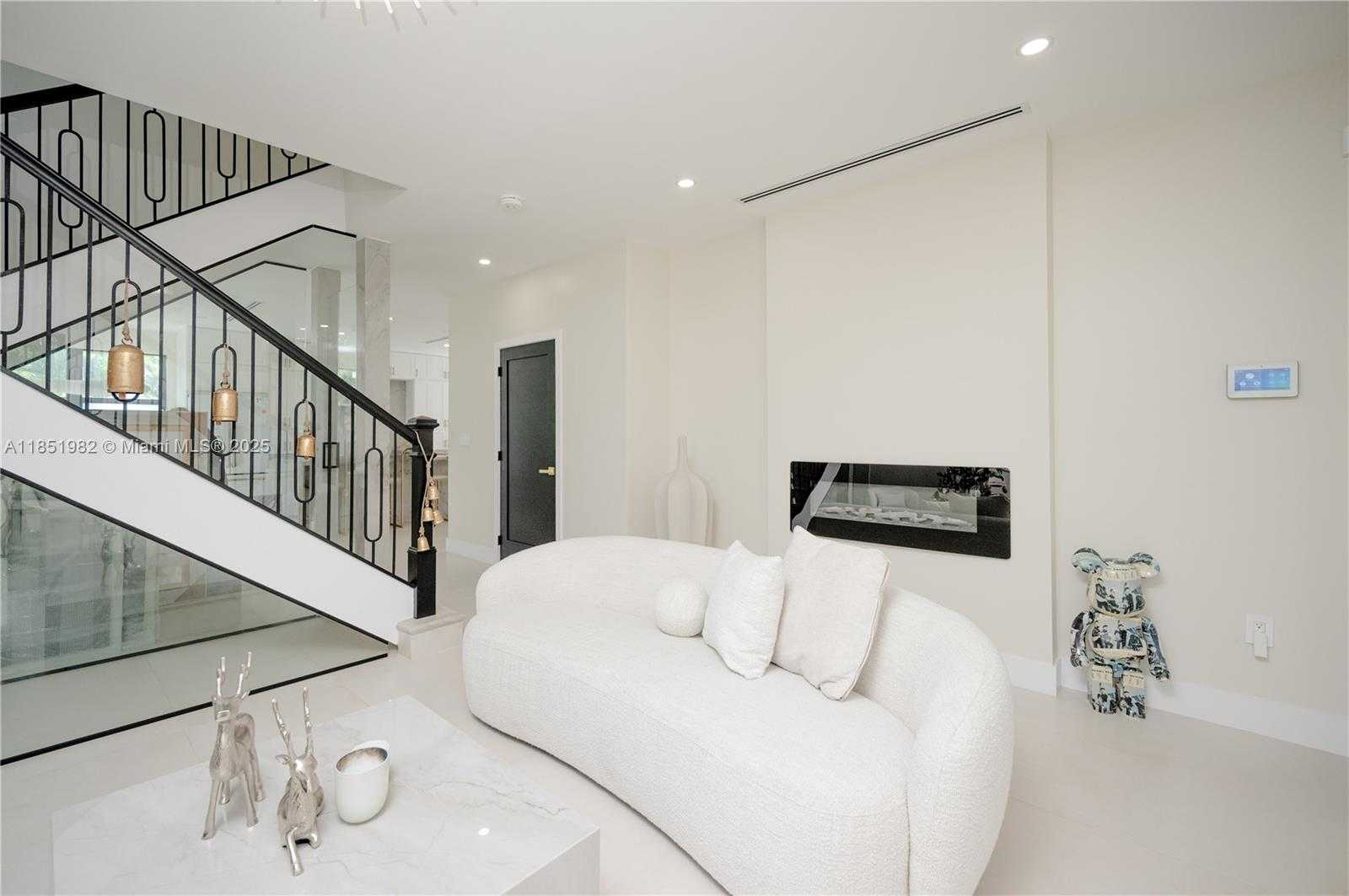 Small Image of 15282 SOUTH WEST 173RD LN, Miami Number 3
