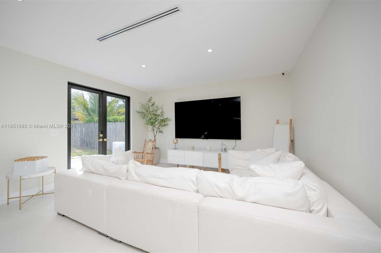 Small Image of 15282 SOUTH WEST 173RD LN, Miami Number 6