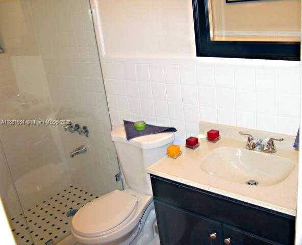 Small Image of 921 MERIDIAN AVE #9, Miami Beach Number 10