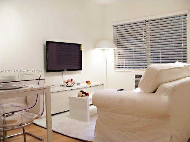 Small Image of 921 MERIDIAN AVE #9, Miami Beach Number 12