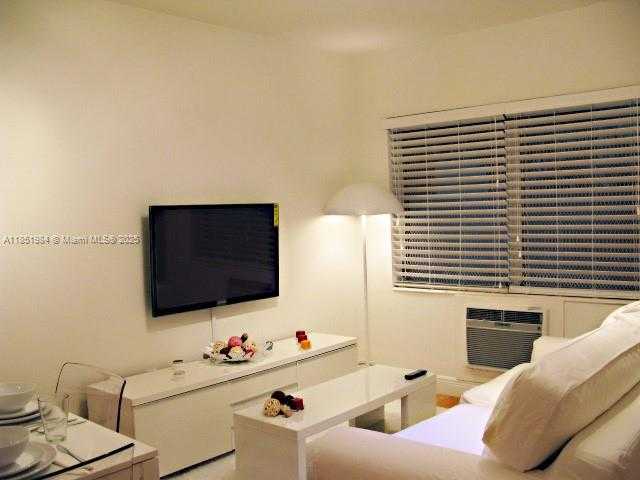 Small Image of 921 MERIDIAN AVE #9, Miami Beach Number 2