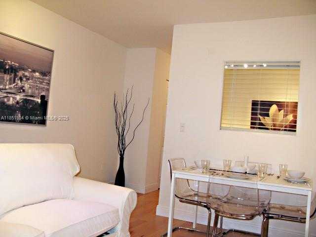 Small Image of 921 MERIDIAN AVE #9, Miami Beach Number 3