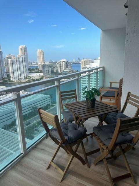 Small Image of 950 BRICKELL BAY DR #2104, Miami Number 27