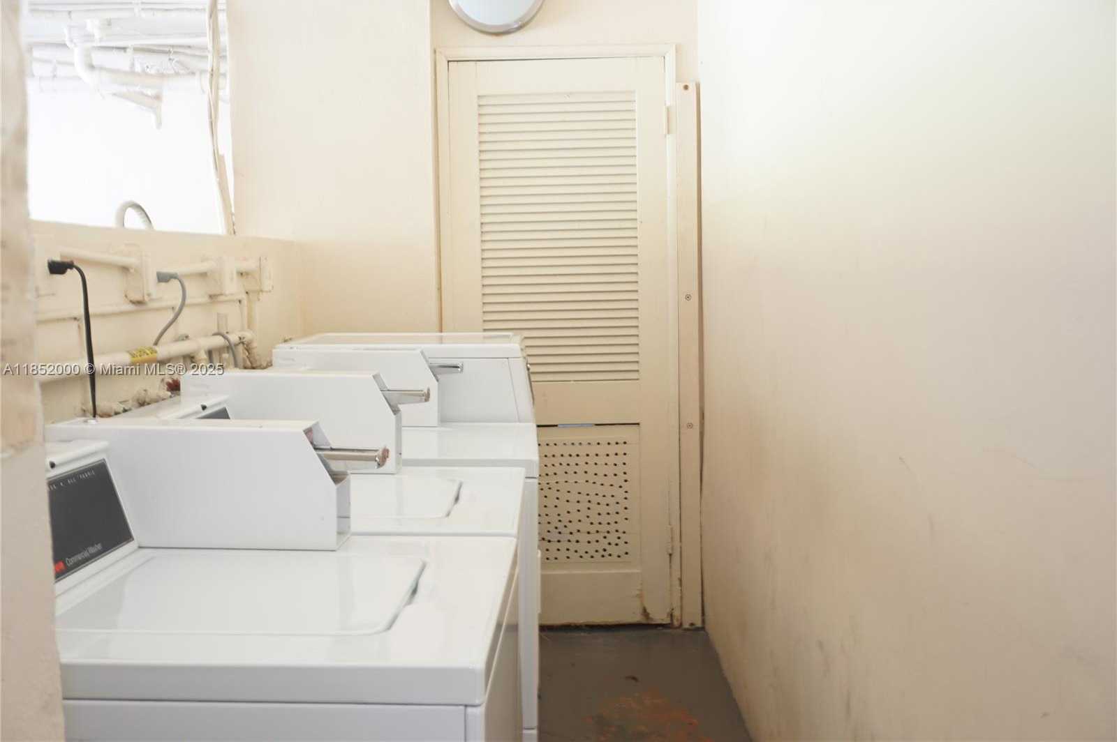 Small Image of 1014 SALZEDO ST #203, Coral Gables Number 10