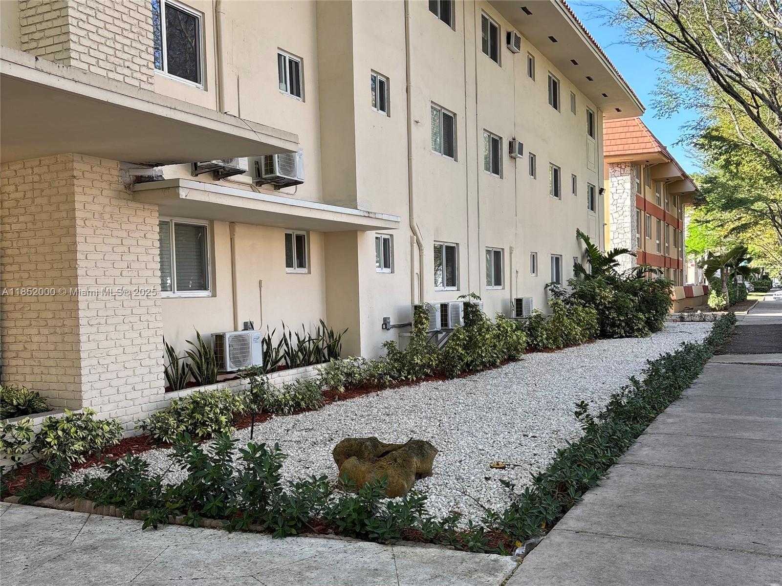 Small Image of 1014 SALZEDO ST #203, Coral Gables Number 2