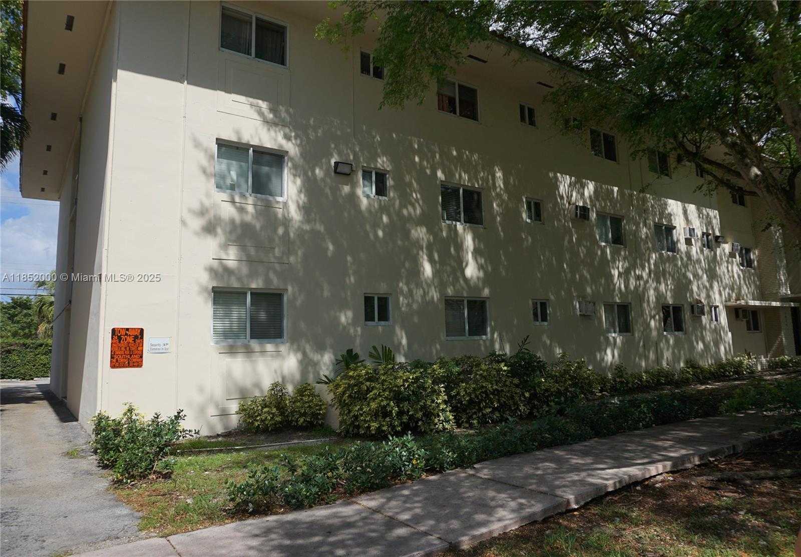 Small Image of 1014 SALZEDO ST #203, Coral Gables Number 3
