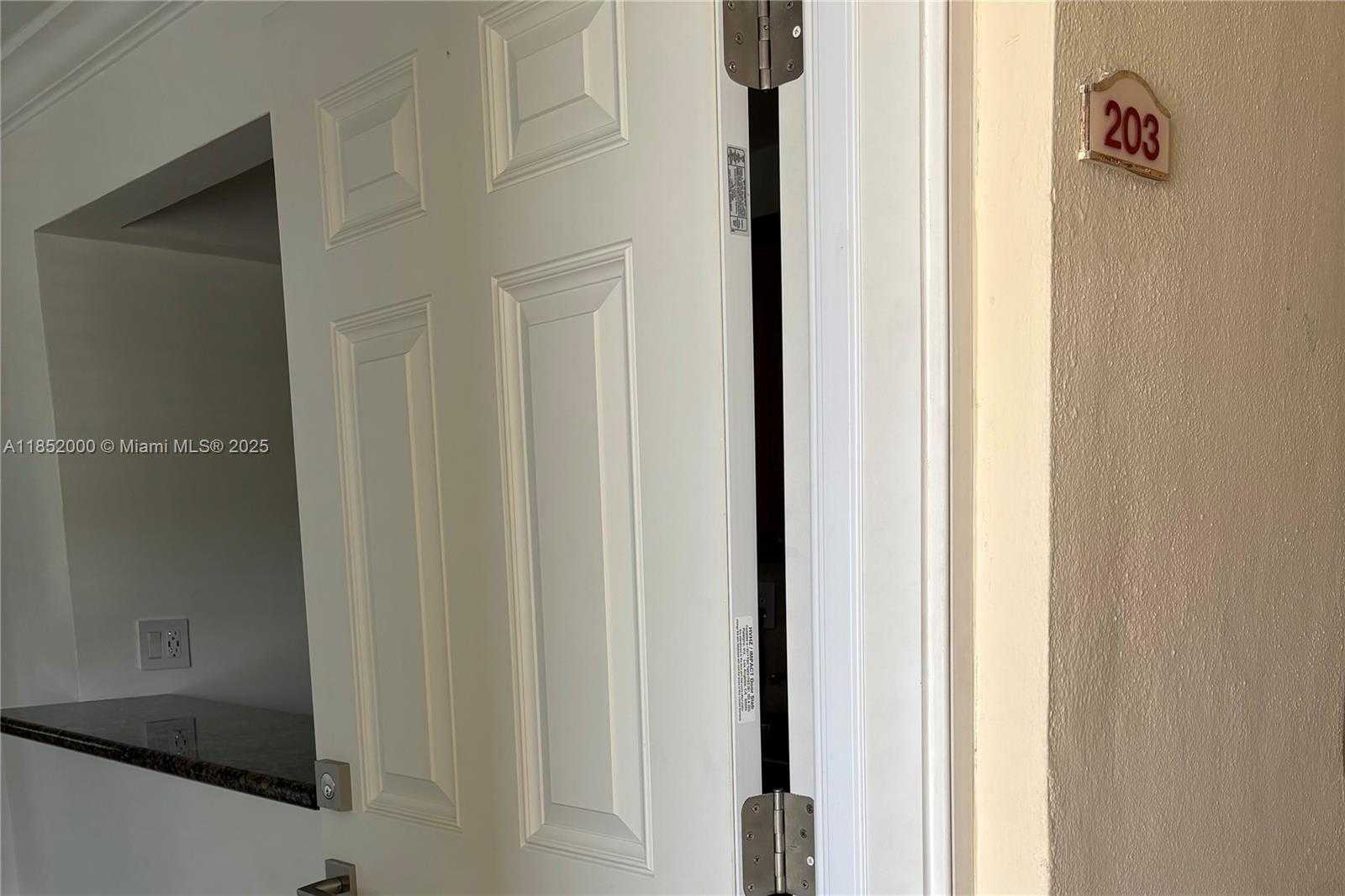 Small Image of 1014 SALZEDO ST #203, Coral Gables Number 5