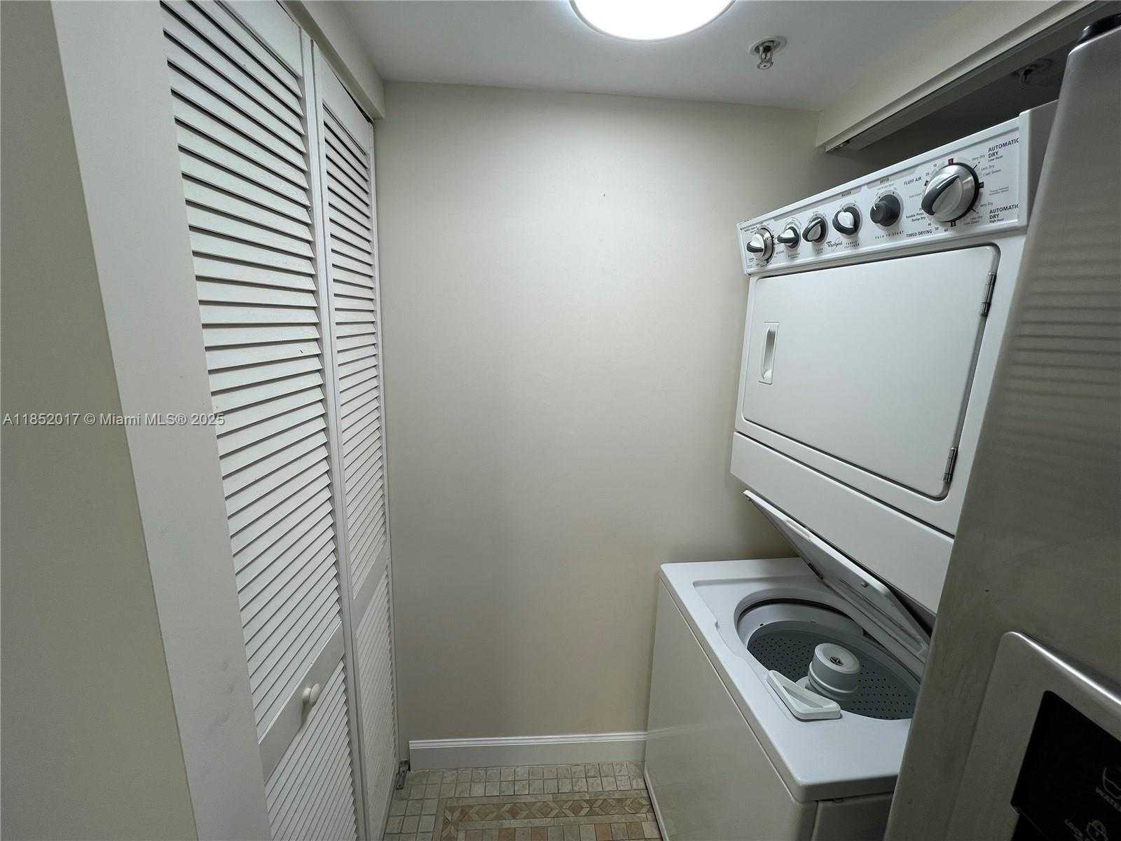 Small Image of 31 SOUTH EAST 5TH ST #3208, Miami Number 21