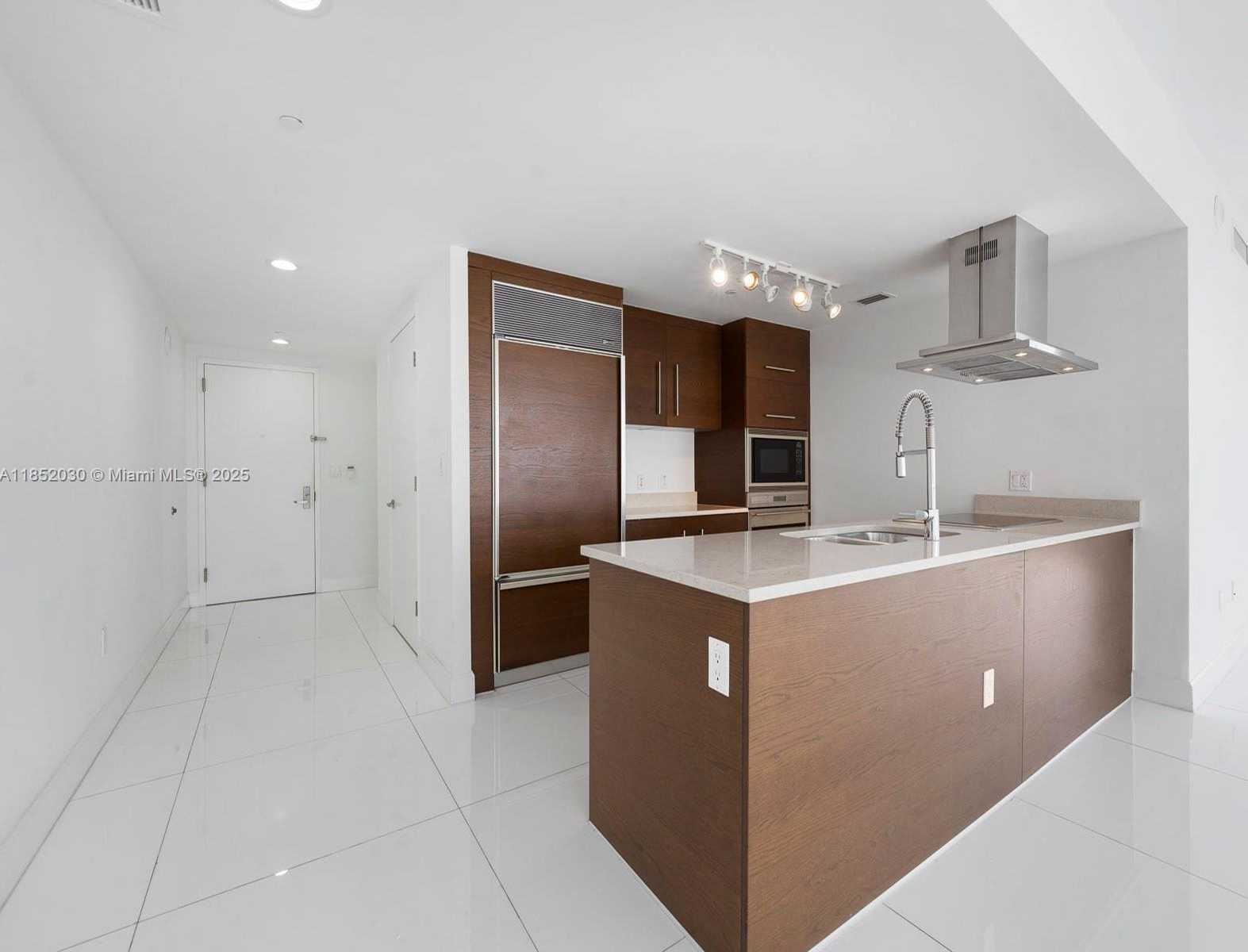 Small Image of 495 BRICKELL AVE #1801, Miami Number 10