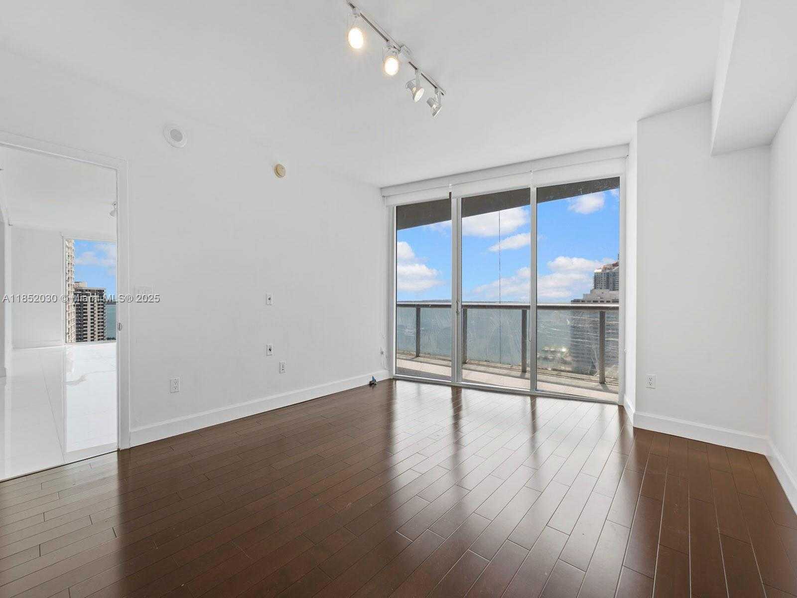 Small Image of 495 BRICKELL AVE #1801, Miami Number 11