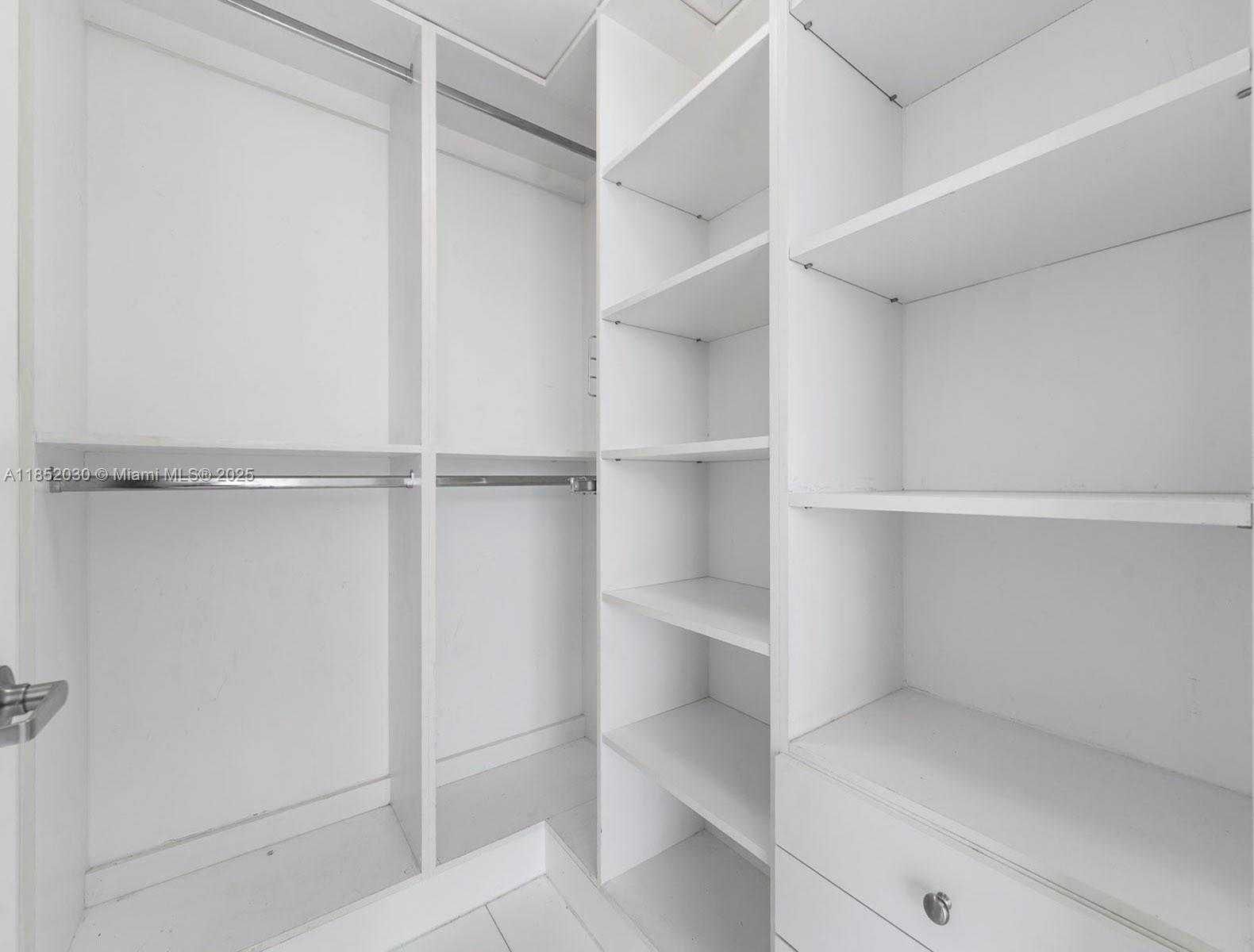 Small Image of 495 BRICKELL AVE #1801, Miami Number 16