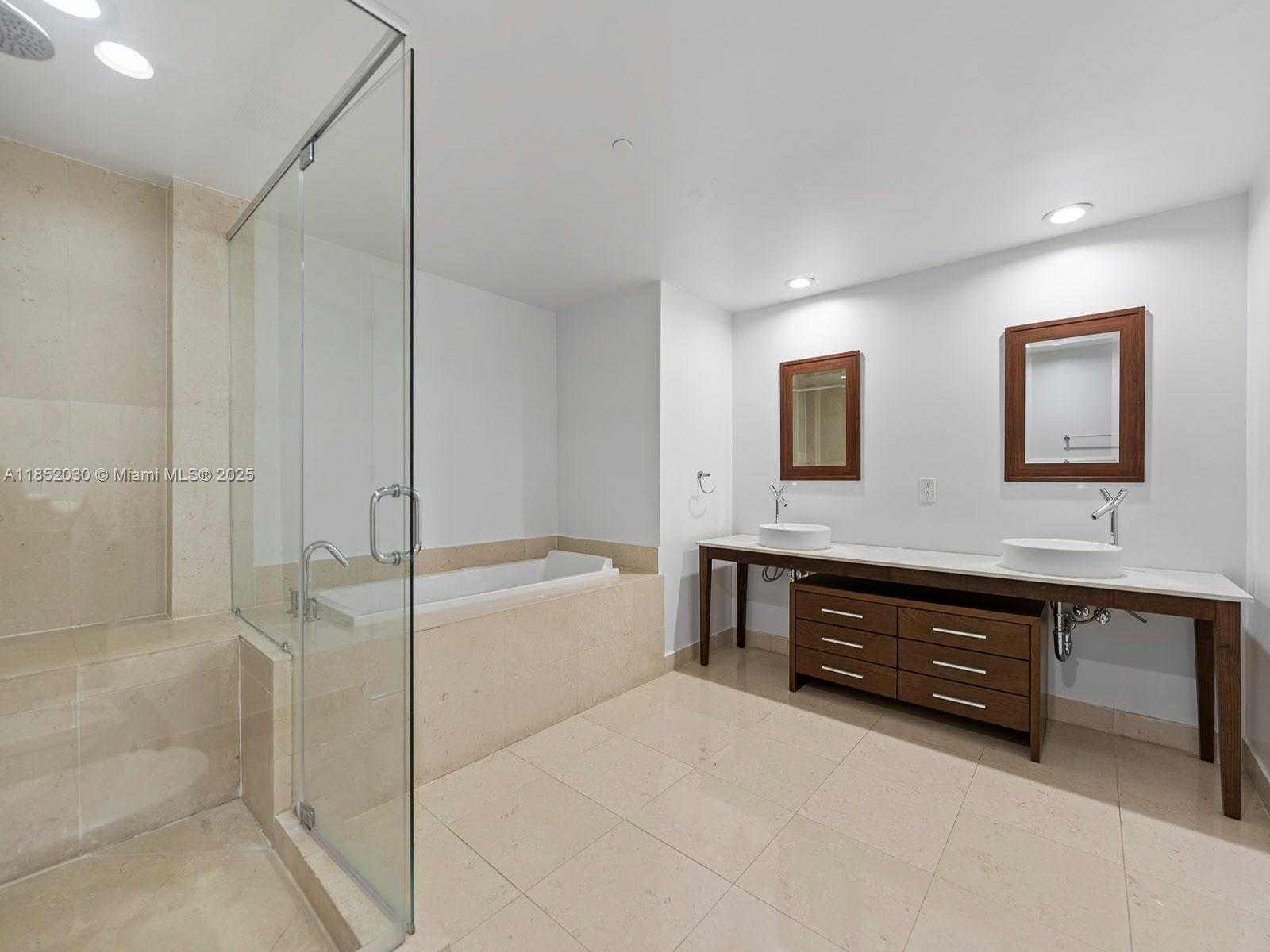 Small Image of 495 BRICKELL AVE #1801, Miami Number 18