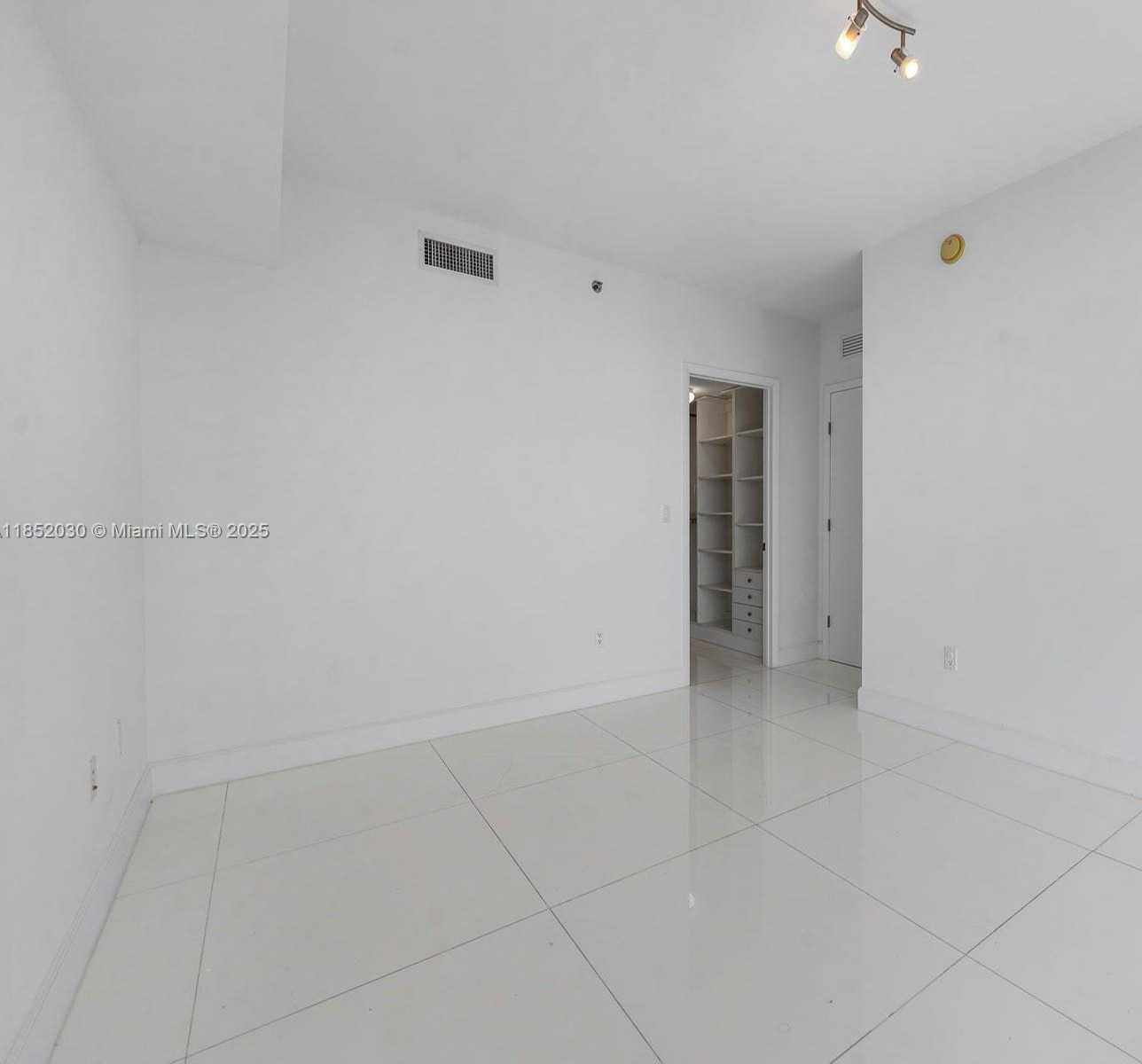 Small Image of 495 BRICKELL AVE #1801, Miami Number 23