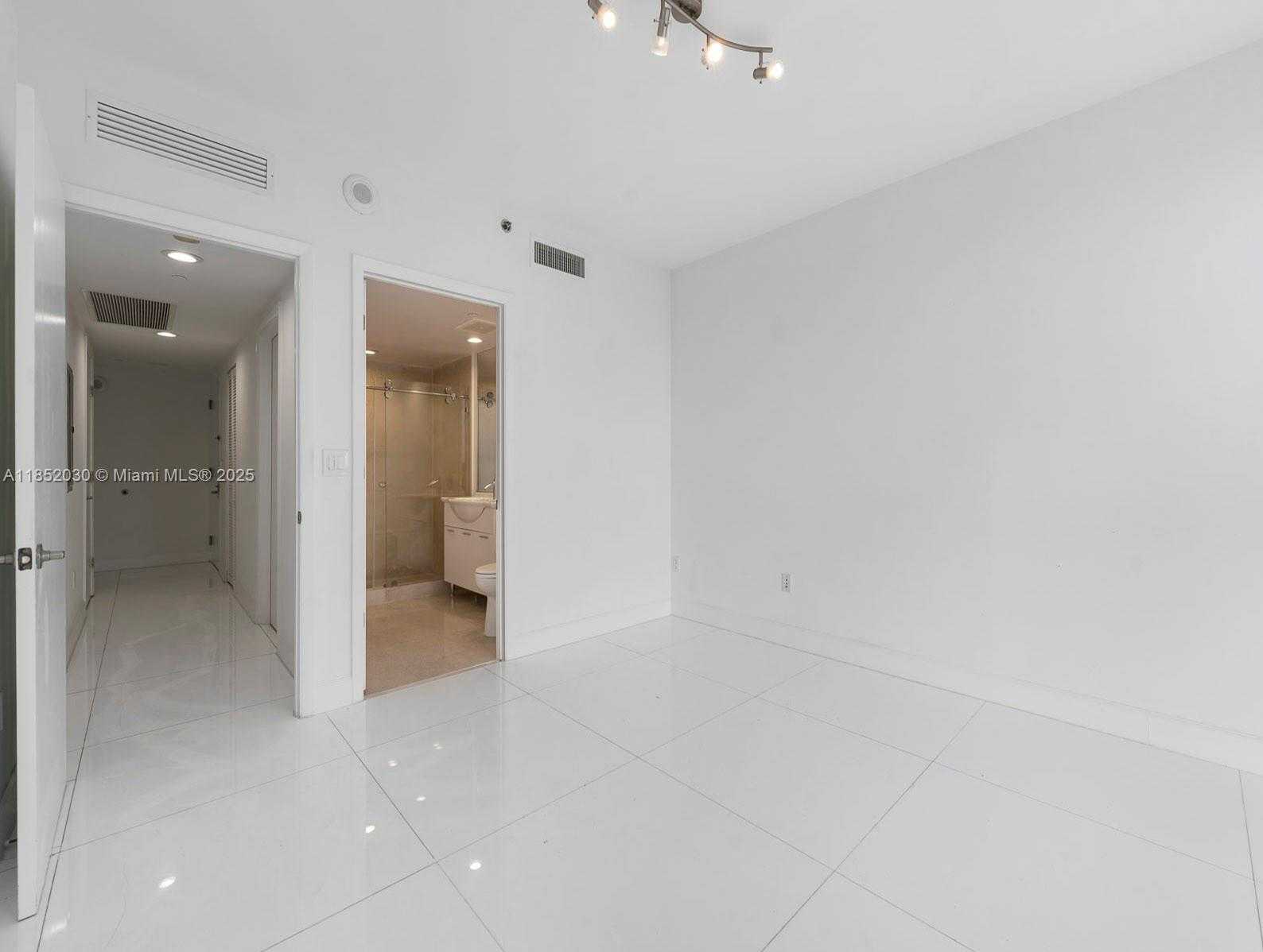 Small Image of 495 BRICKELL AVE #1801, Miami Number 26