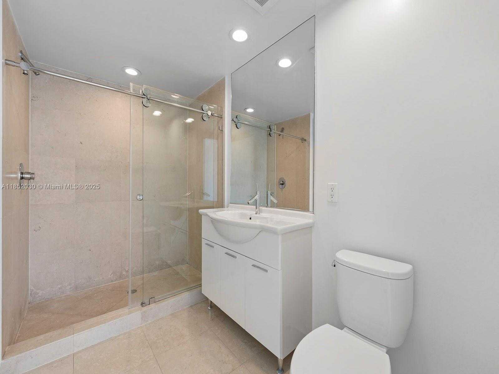 Small Image of 495 BRICKELL AVE #1801, Miami Number 27