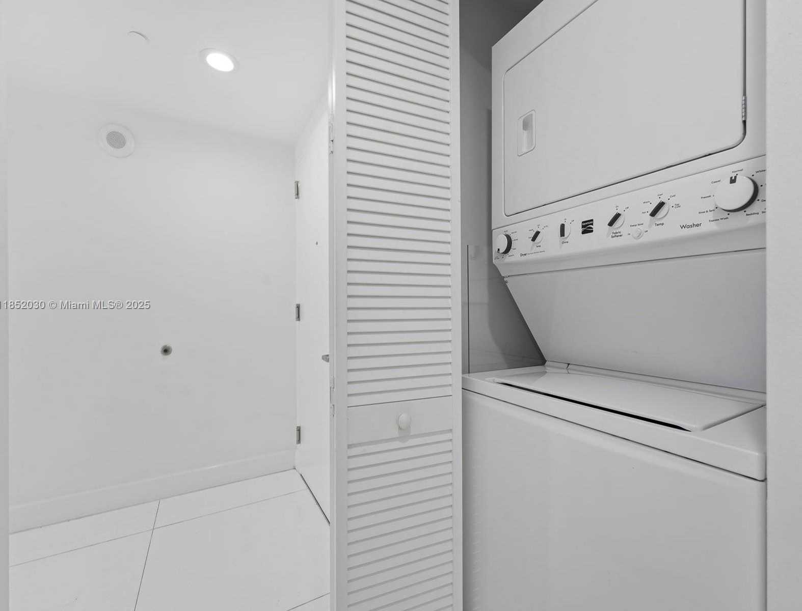 Small Image of 495 BRICKELL AVE #1801, Miami Number 28