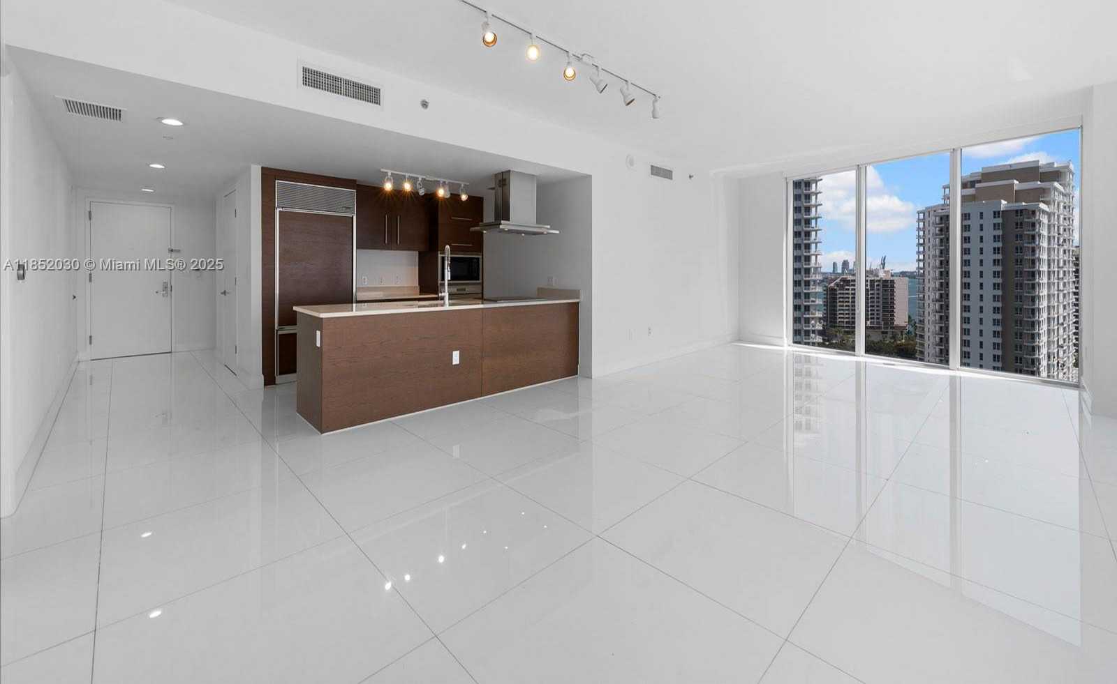 Small Image of 495 BRICKELL AVE #1801, Miami Number 6