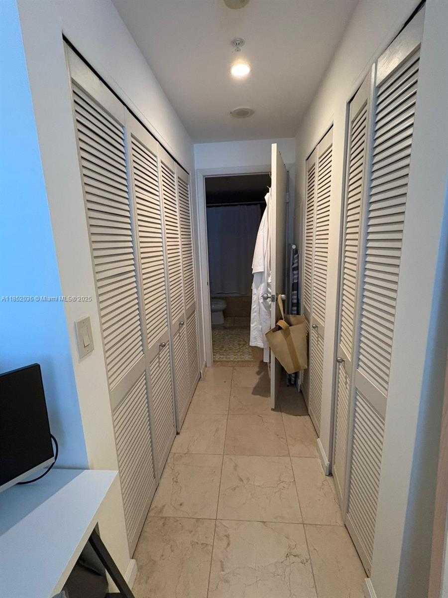 Small Image of 801 BRICKELL KEY BLVD #2207, Miami Number 8