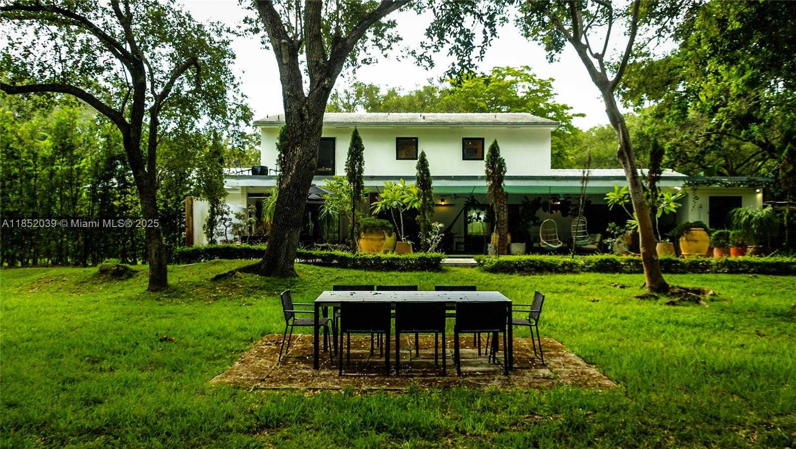 Small Image of 10700 OLD CUTLER RD, Coral Gables Number 13