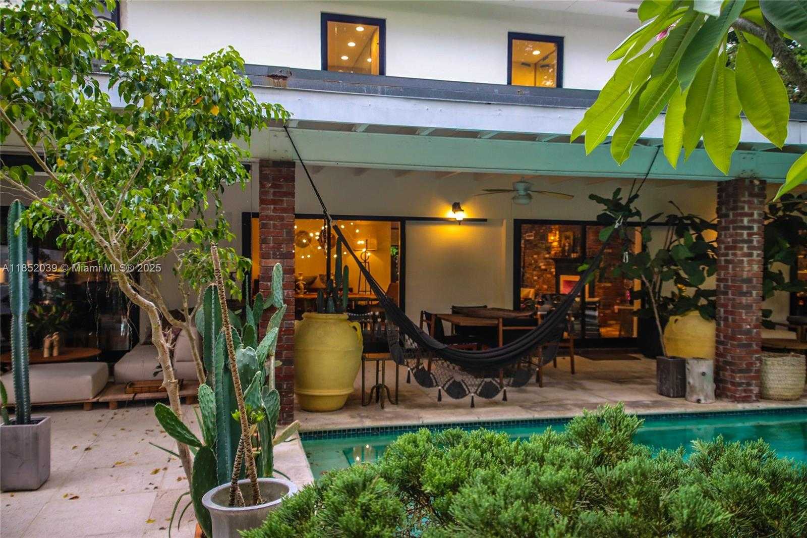 Small Image of 10700 OLD CUTLER RD, Coral Gables Number 19