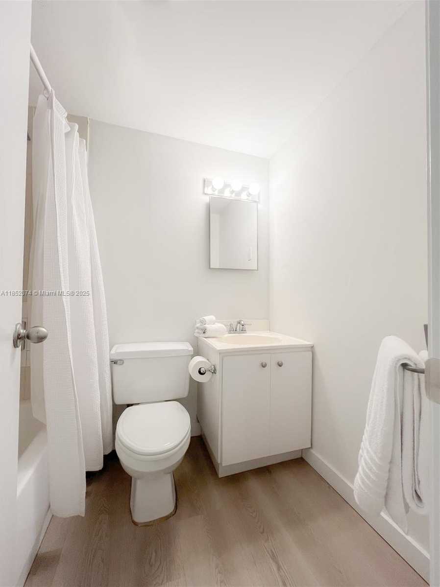 Small Image of 101 CRANDON BLVD #170, Key Biscayne Number 16