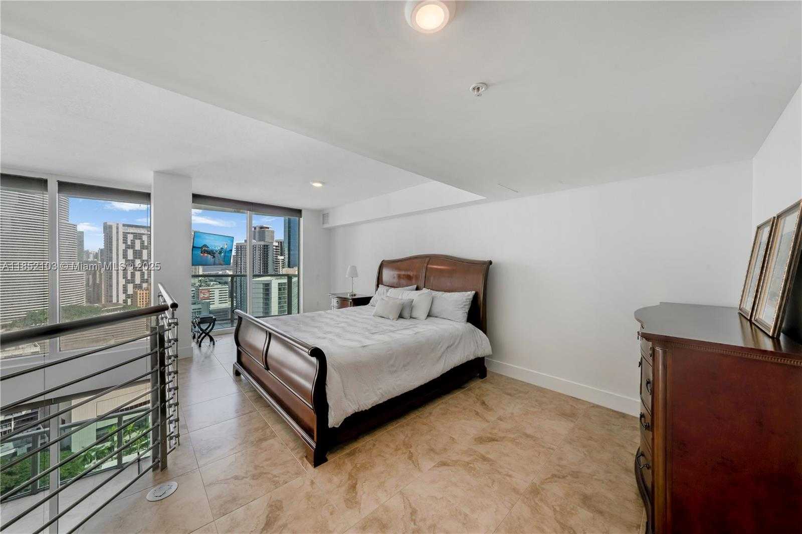 Small Image of 41 SOUTH EAST 5TH ST #1607, Miami Number 19