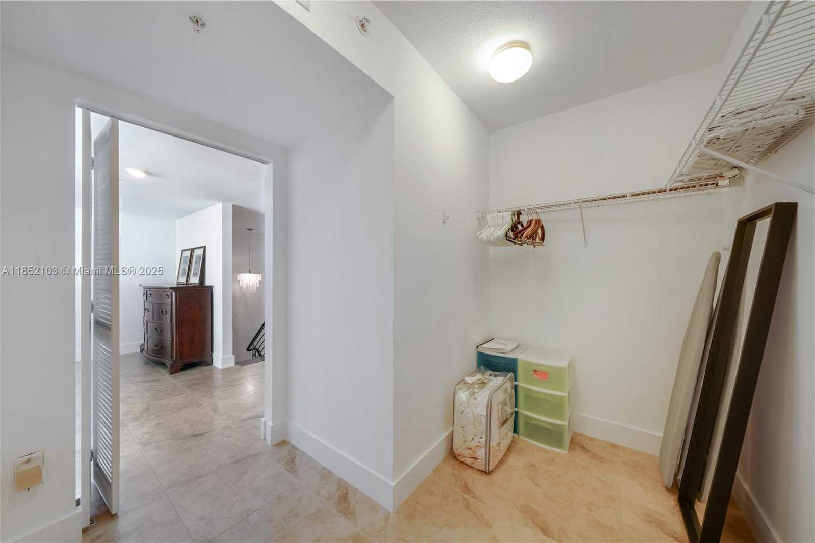 Small Image of 41 SOUTH EAST 5TH ST #1607, Miami Number 23