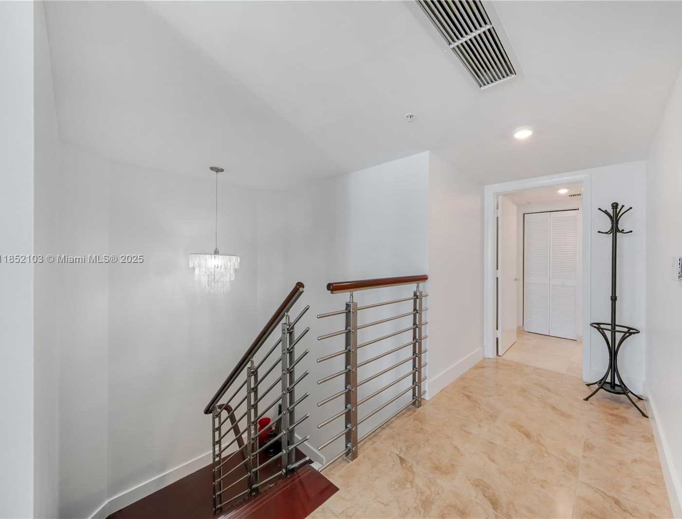 Small Image of 41 SOUTH EAST 5TH ST #1607, Miami Number 24