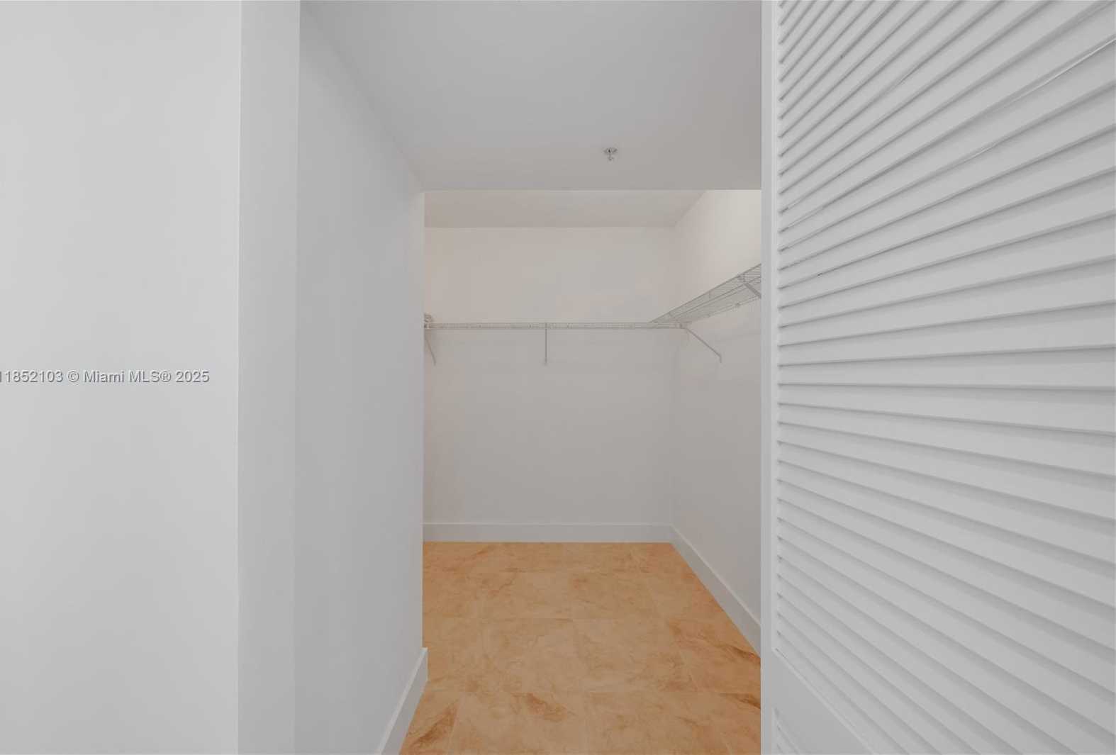 Small Image of 41 SOUTH EAST 5TH ST #1607, Miami Number 25