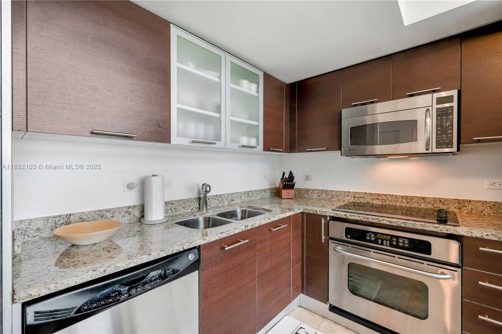 Small Image of 41 SOUTH EAST 5TH ST #1607, Miami Number 4