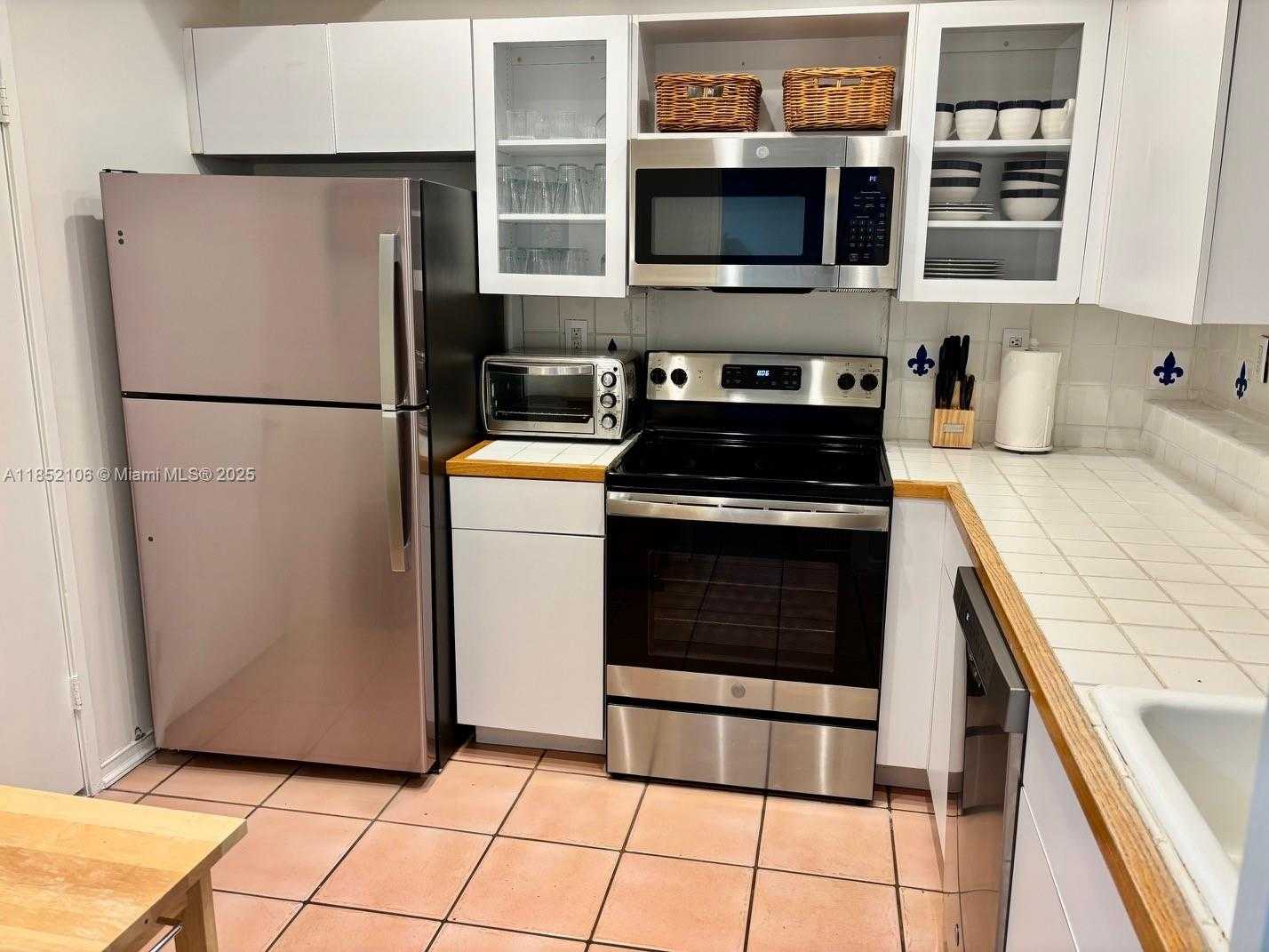 Small Image of 201 CRANDON BLVD #120, Key Biscayne Number 57