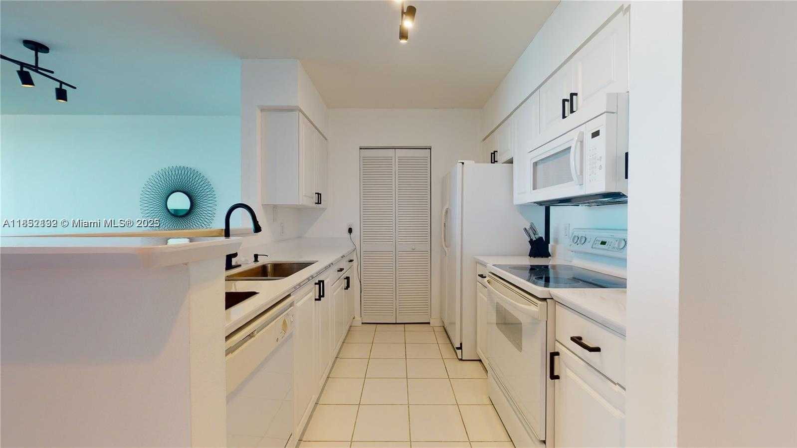 Small Image of 90 ALTON RD #908, Miami Beach Number 12