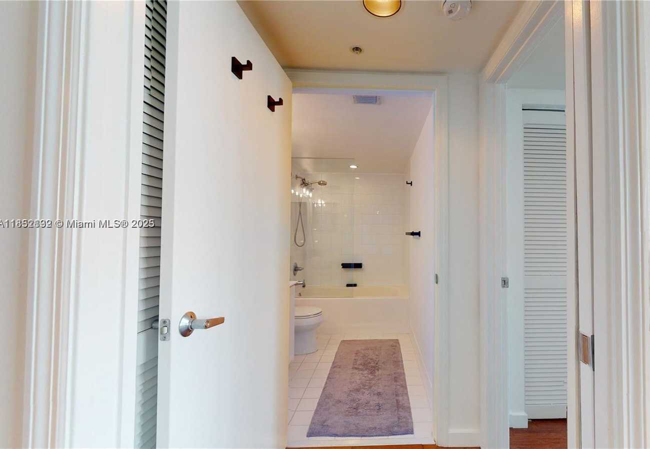 Small Image of 90 ALTON RD #908, Miami Beach Number 15