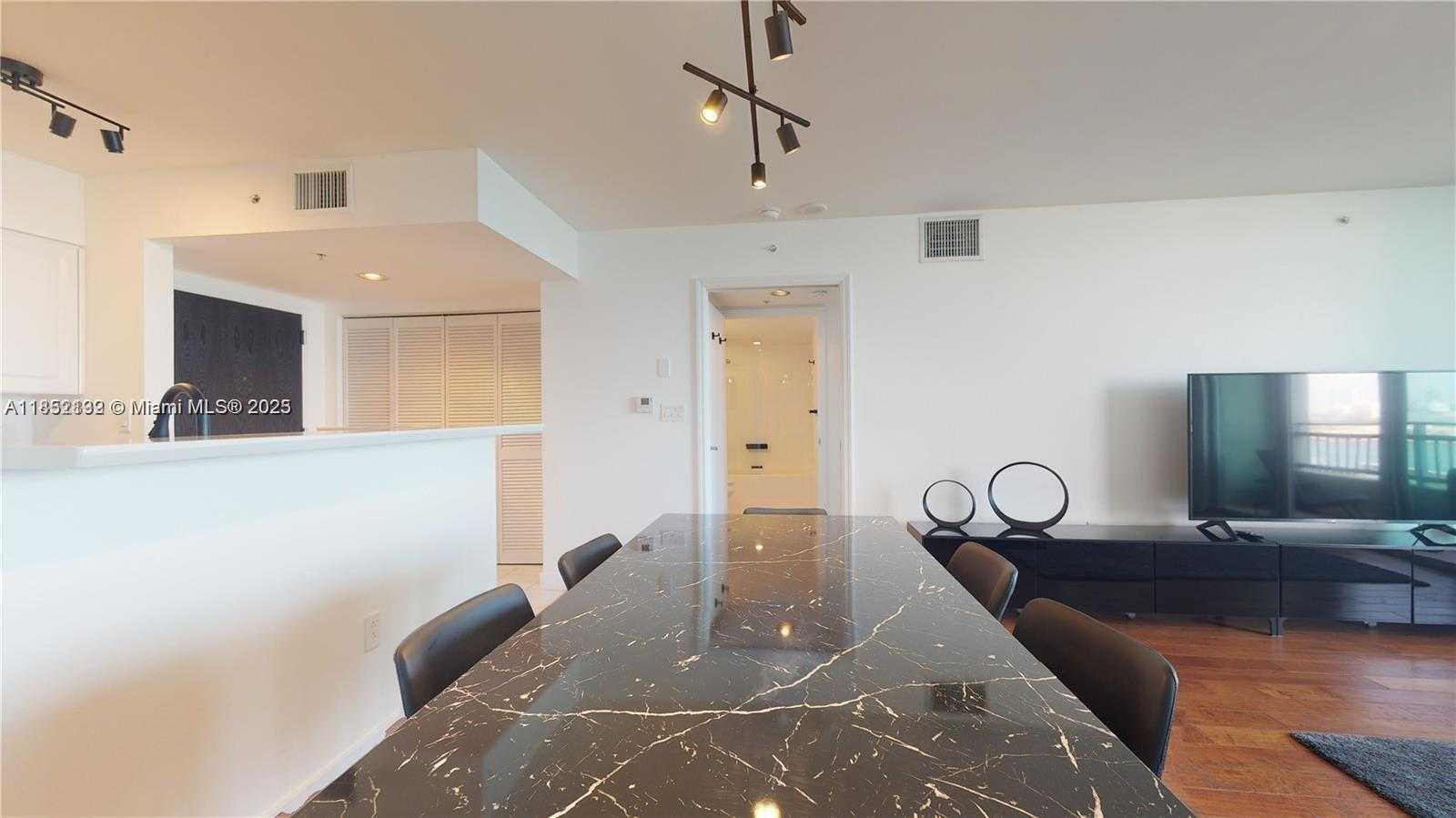 Small Image of 90 ALTON RD #908, Miami Beach Number 4