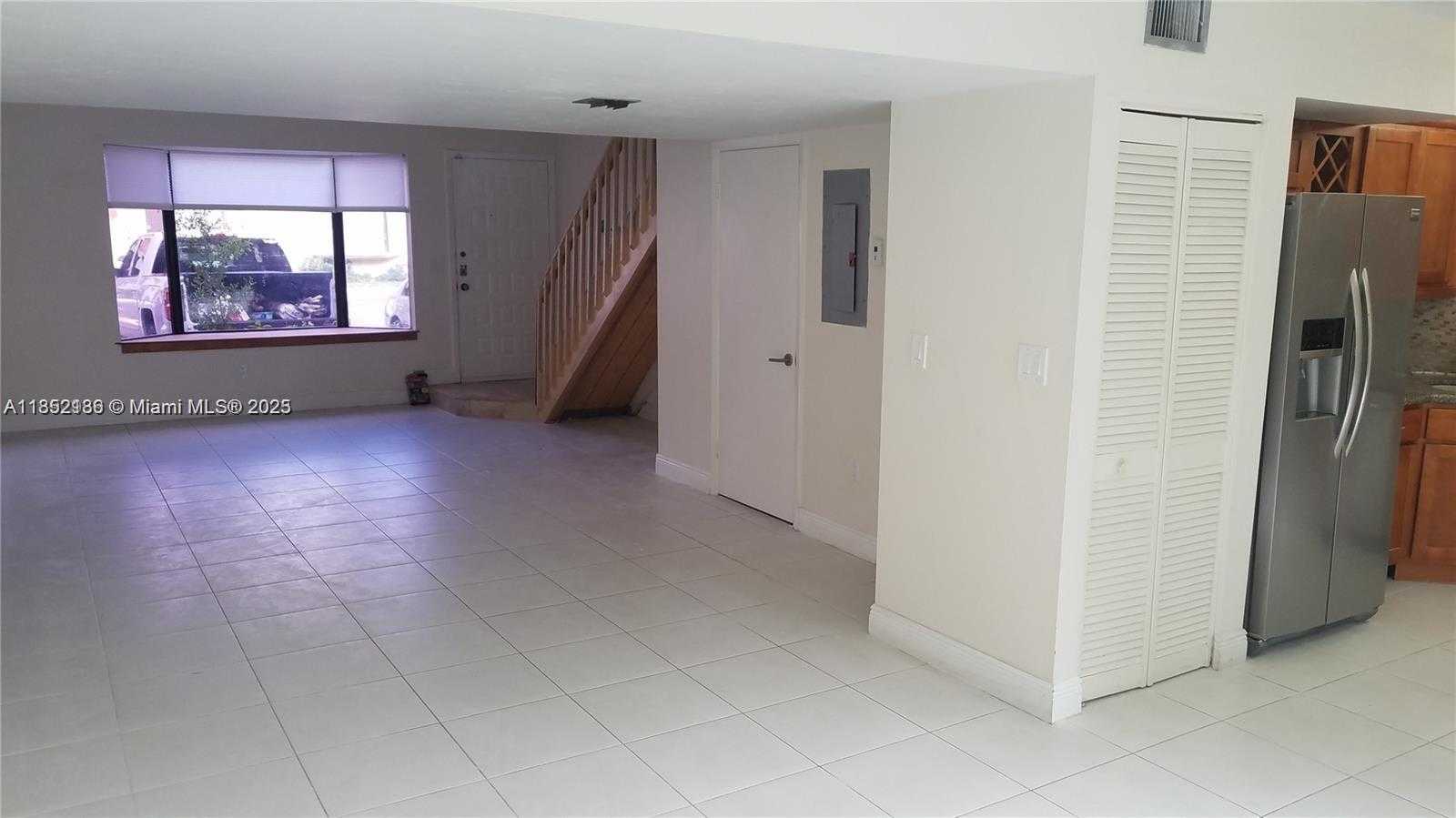 Small Image of 10142 SOUTH WEST 77TH CT #10142, Miami Number 4