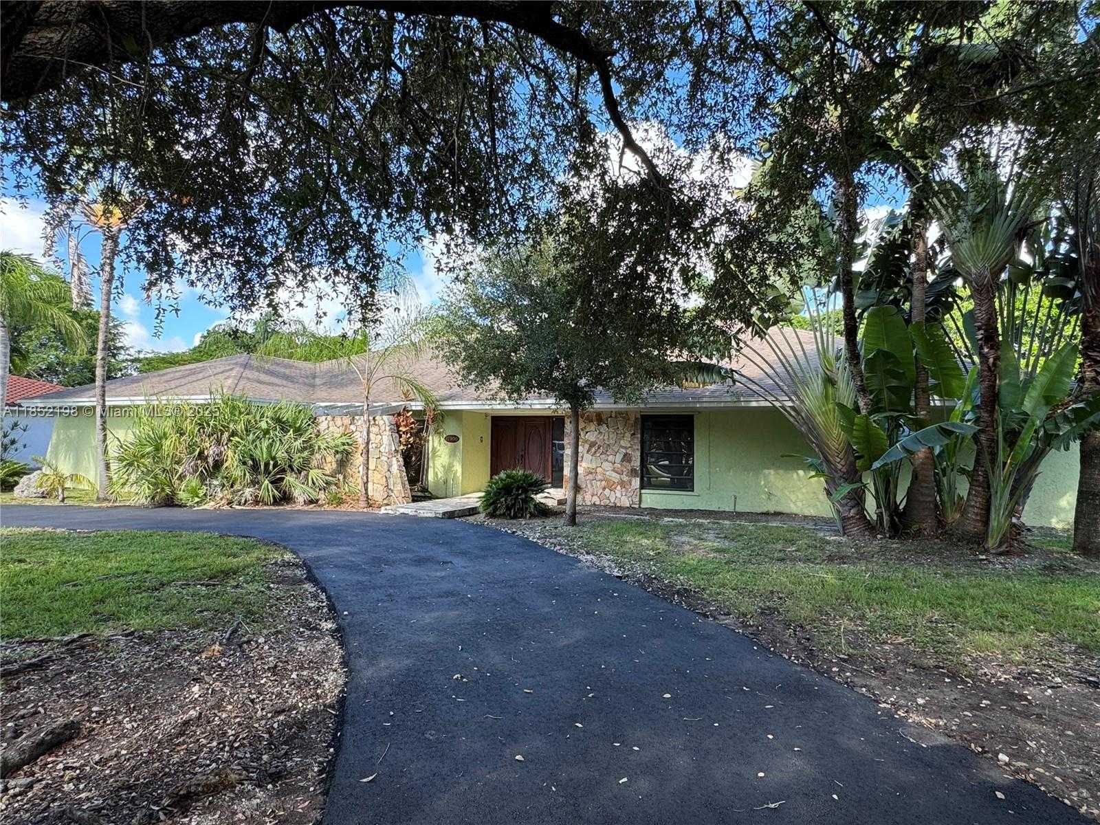Small Image of 17900 SOUTH WEST 77TH AVE, Palmetto Bay Number 2