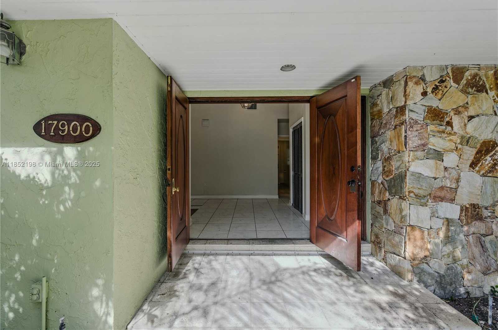 Small Image of 17900 SOUTH WEST 77TH AVE, Palmetto Bay Number 4