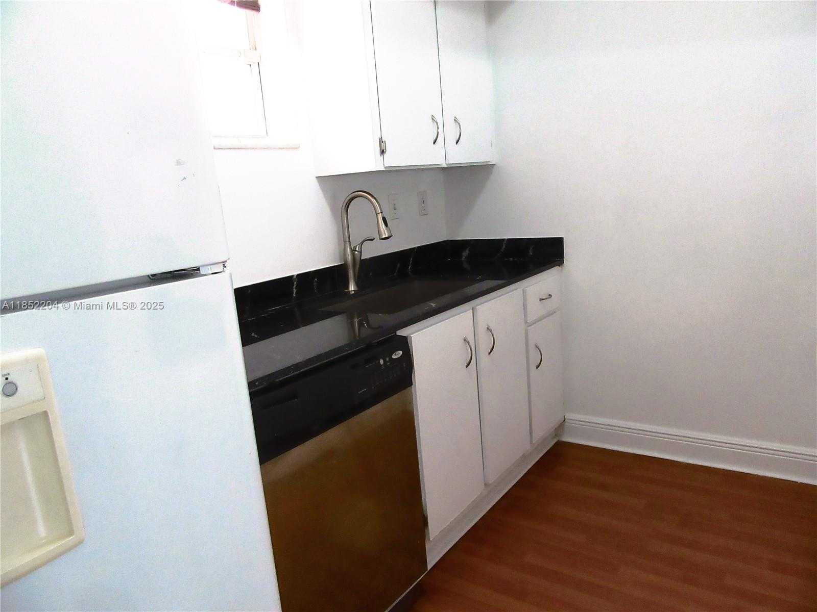 Small Image of 29 SANTILLANE AVE #1, Coral Gables Number 13