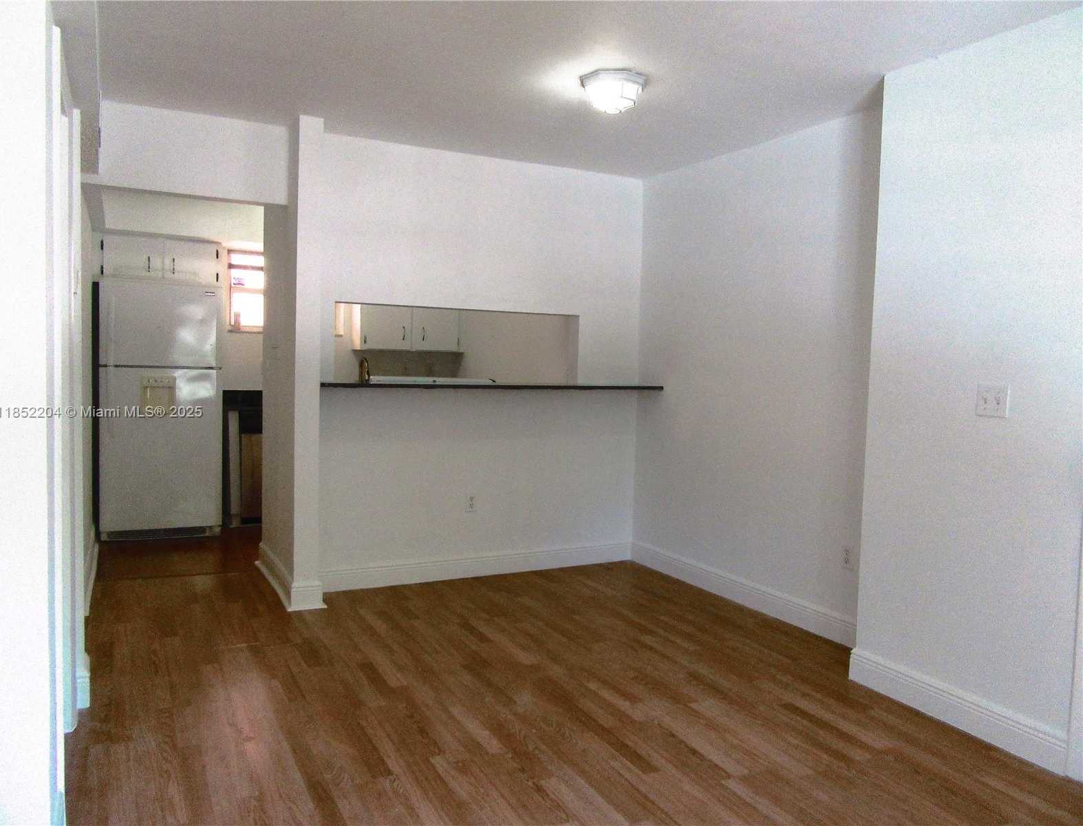 Small Image of 29 SANTILLANE AVE #1, Coral Gables Number 3