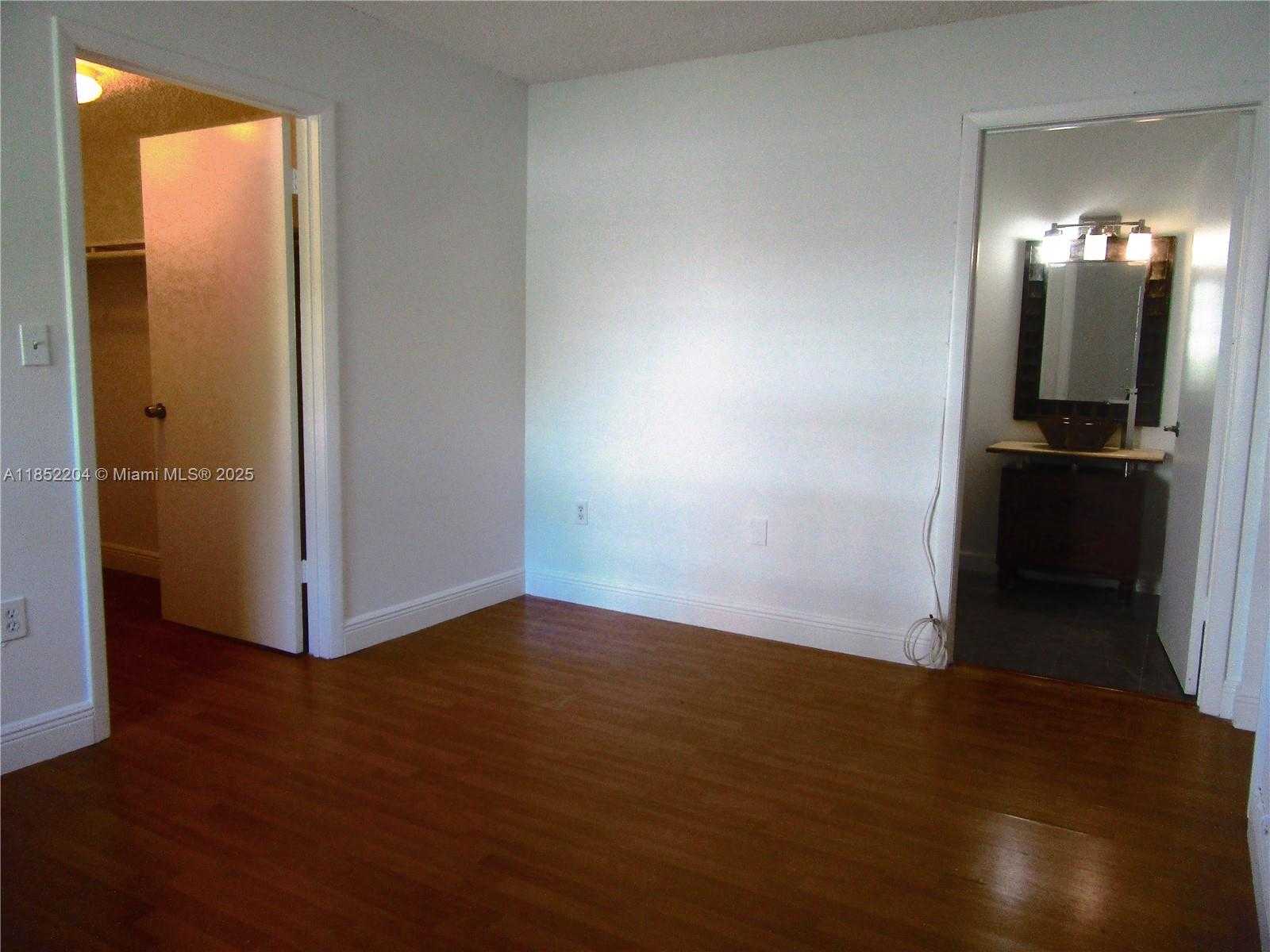 Small Image of 29 SANTILLANE AVE #1, Coral Gables Number 4