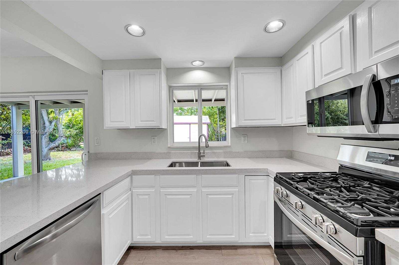 Small Image of 14312 SOUTH WEST 110TH AVE, Miami Number 10